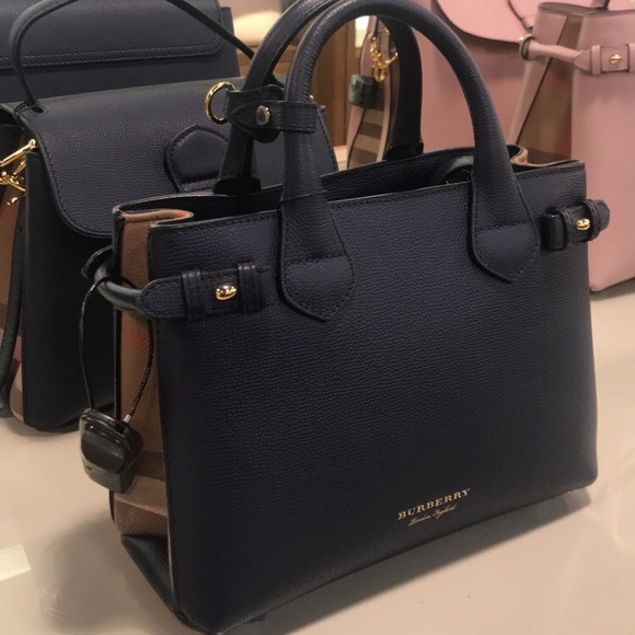 Burberry classic bag. Small size. - Picture 2 of 3